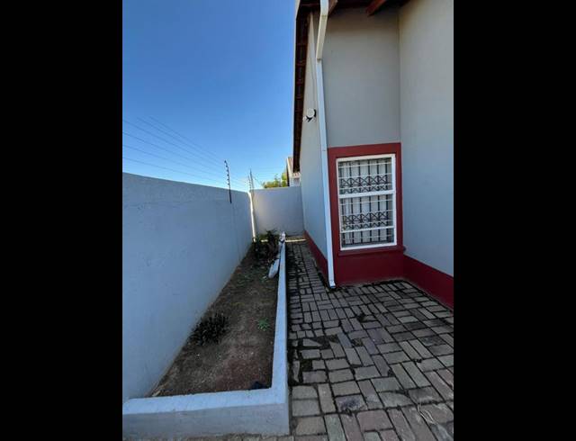 3 BEDROOM PROPERTY TO RENT IN SALFIN